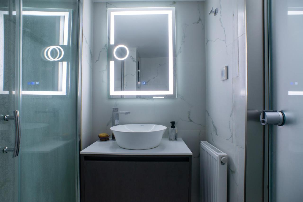 Modern-Lux Central 1 Bedroom Condo Athens Luaran gambar